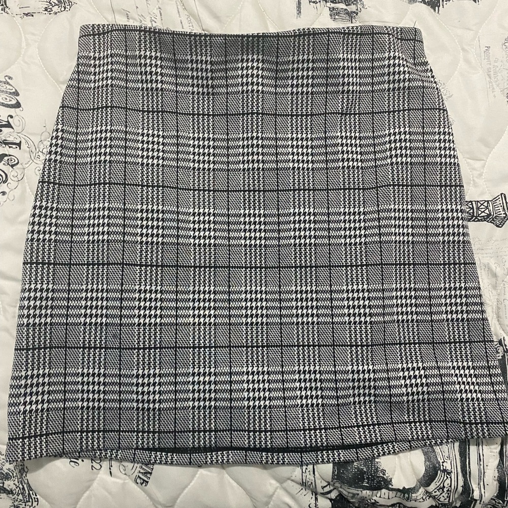 Junior Plaid woven skirt.